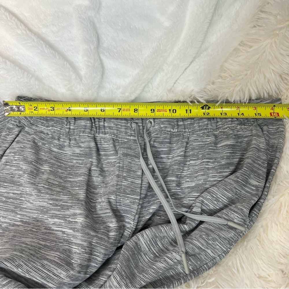 Lululemon Athletica Jet Crop Pants - Picture 5 of 7